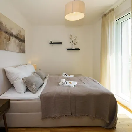 Apartment Luxuriöses 4-zimmer-apt Im Japandi-stil I Top-lage I Familienfreundlich I Balkon I Küche I Netflix I Kostenloser Parkplatz I 105 M2 *