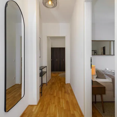 Luxurioeses 4-zimmer-apt Im Japandi-stil I Top-lage I Familienfreundlich I Balkon I Kueche I Netflix I Kostenloser Parkplatz I 105 M2 Appartement