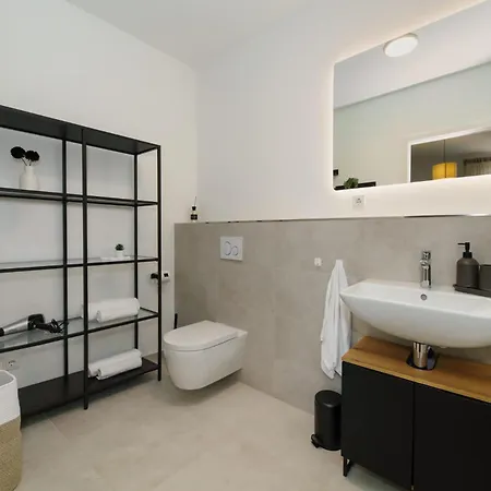 Appartement Luxurioeses 4-zimmer-apt Im Japandi-stil I Top-lage I Familienfreundlich I Balkon I Kueche I Netflix I Kostenloser Parkplatz I 105 M2 *