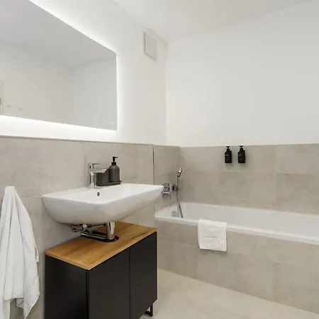 Luxuriöses 4-zimmer-apt Im Japandi-stil I Top-lage I Familienfreundlich I Balkon I Küche I Netflix I Kostenloser Parkplatz I 105 M2