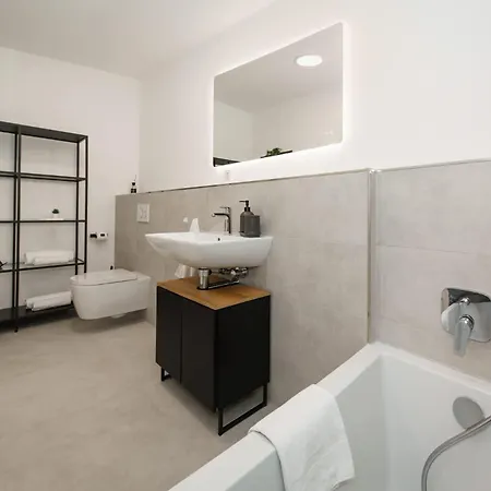 Luxurioeses 4-zimmer-apt Im Japandi-stil I Top-lage I Familienfreundlich I Balkon I Kueche I Netflix I Kostenloser Parkplatz I 105 M2 *